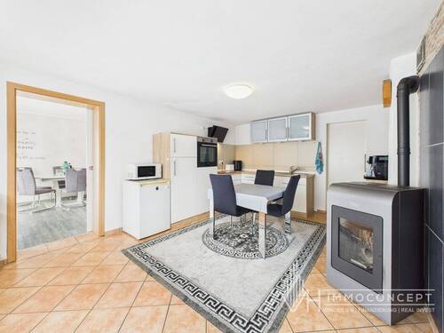 CAM04062G0-PR0045-STILL015 - 