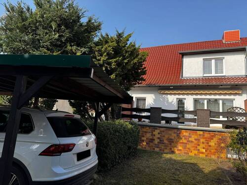 Ansicht mit Terrasse - 