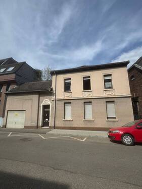 Hausfront - Sanierungsbedürftiges EFH in MGGeneicken zu verkaufen