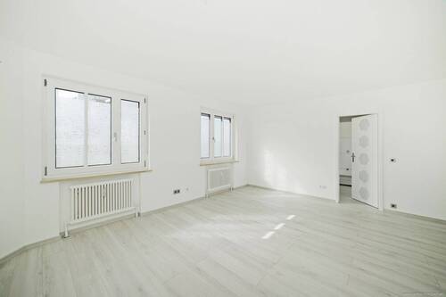 heller Wohn-/Essbereich - Möbliertes Wohnen in Kirchheim bei München! Stilvolle 2-Zimmer-Wohnung im 3.OG mit TG-Stellplatz!