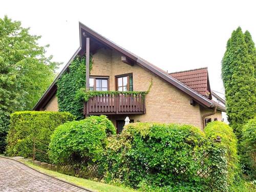 linke Giebelseite mit Balkon - 