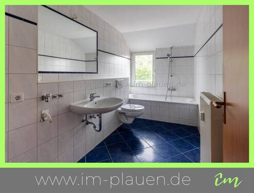 Badezimmer - vermietete ETW in Plauen - Bad mit BW und Fenster - Seehausgebiet