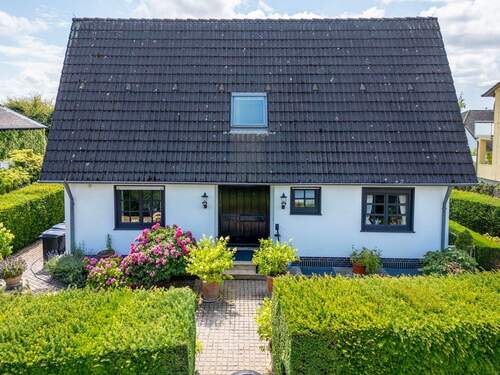 Hausansicht - Wohntraum mit Galerie - hochwertig, detailverliebt, besonders