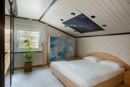 Schlafzimmer - 9 Zimmer Mehrfamilienhaus, Wohnhaus zum Kaufen in Grünheide (Mark)