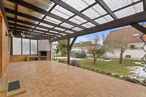 Große, überdachte Terrasse - 