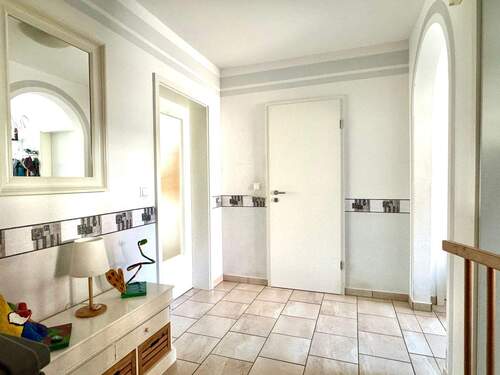 Diele - 5 Zimmer Doppelhaushälfte zum Kaufen in Wunstorf