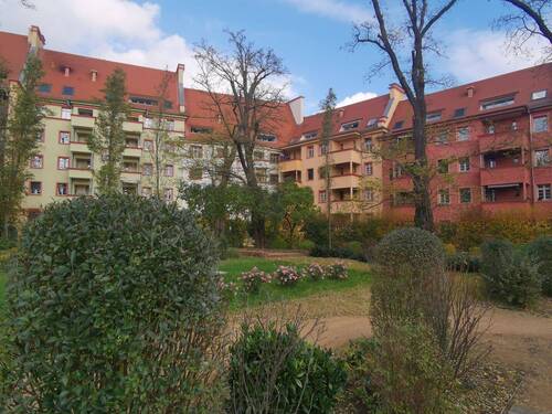 Parkähnlicher Hinterhof - 