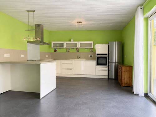 Moderne Küche im Hinterhaus - 8 Zimmer Mehrfamilienhaus, Wohnhaus zum Kaufen in Karlsruhe