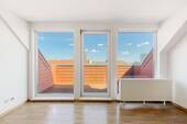Zimmer 1 mit Zugang zur Terrasse - 3 Zimmer Etagenwohnung in Berlin-Lichtenberg