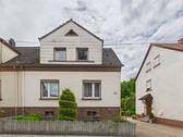 Straßenansicht - Sanieren. Gestalten. Wohnen. - 165.000,00 EUR Kaufpreis, ca.  112,00 m² Wohnfläche