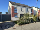 Bild 1 - Moderne Doppelhaushälfte mit Garage