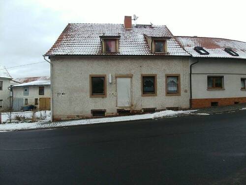 Einfamilienhaus_Vorderansicht - 1 Zimmer Einfamilienhaus in Dermbach - Urnshausen