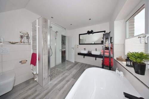 ... und begehbarer Dusche - 