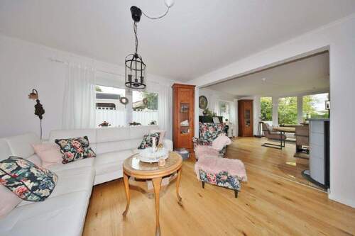 Lichtdurchfluteter Wohnbereich - 