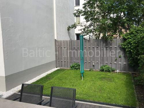 Garten - 1 Zimmer Mehrfamilienhaus, Wohnhaus in Lübeck