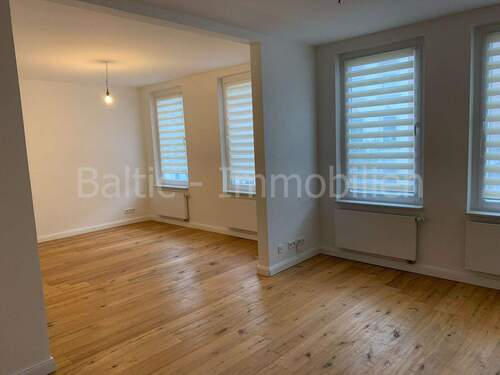 Wohnzimmer - Mehrfamilienhaus, Wohnhaus mit 331,00 m&sup2; in Lübeck zum Kaufen