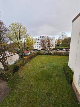 Grünblick - **Schöne große Zweiraumwohnung mit Balkon und Einbauküche in Grünlage, KAUFEN statt mieten!!***