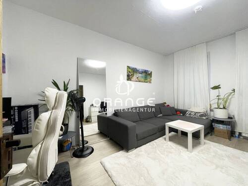 ...das geräumige Wohnzimmer - 