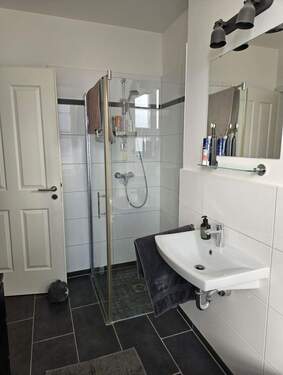 Modernes Badezimmer - 