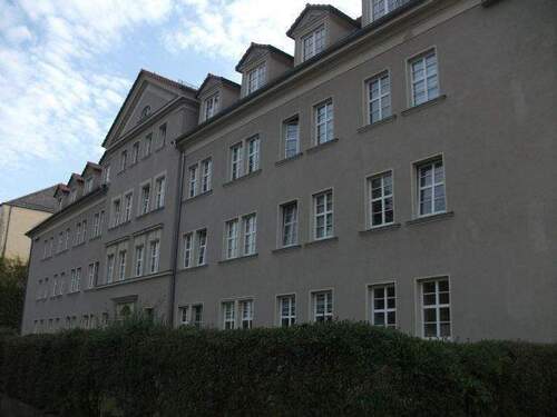 Hausansicht - WILHELM-RAABE-STR. tolle 2-Raum -Wohnung - mit Balkon in ChemnitzAltchemnitz !!!