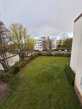 Grünblick - **Schöne große Zweiraumwohnung mit Balkon und Einbauküche in Grünlage, KAUFEN statt mieten!!***