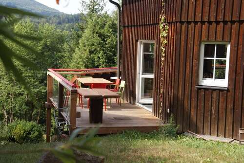 Terrasse mitten in der Natur - Einmalig: Achteckiges Haus mit Fernblick in Waldrandlage von Bad Brückenau - provisionsfrei!