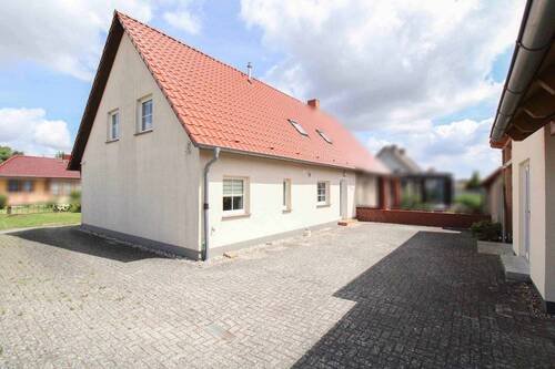 Hinterhof - Ihr neues Zuhause: Charmante Doppelhaushälfte mit Garten, 4 Stellplätzen- einziehen und wohlfühlen