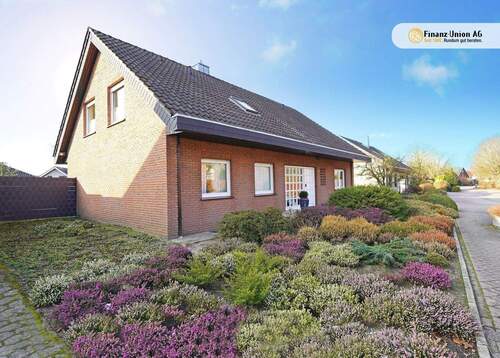 Außenansicht mit Logo - Ein Haus, viele Möglichkeiten: Charmantes Wohnhaus zur Nutzung als Ein- oder Zweifamilienhaus!