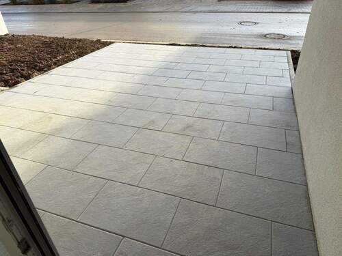 .. große Terrasse und kleiner Garten ! - 