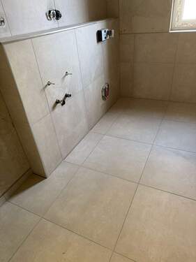 .. modernes Badezimmer mit Tageslicht ! - 