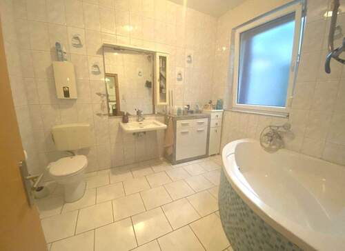 EG Bad 1 - Mehrfamilienhaus, Wohnhaus mit 140,00 m&sup2; in Krefeld zum Kaufen