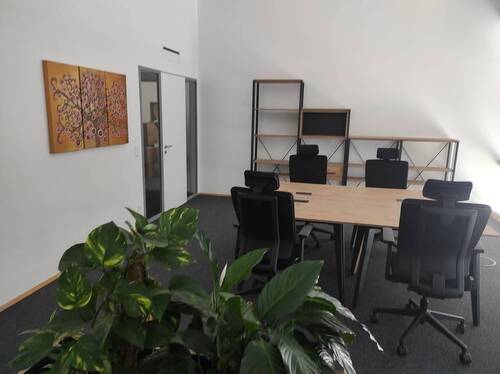 Umi - Büro zur Miete in Neuss