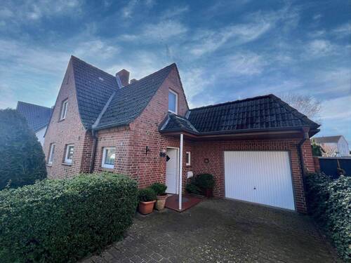 Seitenansicht - Charmantes Einfamilienhaus - 295.000,00&nbsp;EUR Kaufpreis, ca.&nbsp; 120,00&nbsp;m&sup2;&nbsp;Wohnfl&auml;che