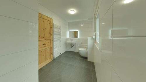 02_Badezimmer EG - 9 Zimmer Einfamilienhaus in Lahnau