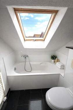 Badezimmer im Dachgeschoss - 