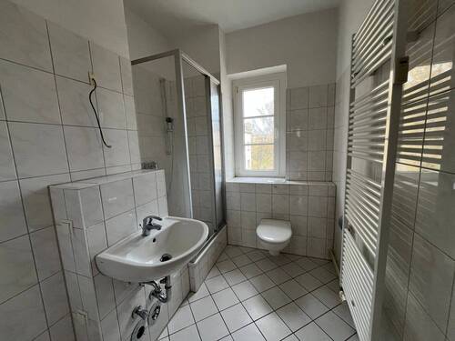 Bad mit Dusche.jpg - 2 Zimmer Etagenwohnung zur Miete in Chemnitz