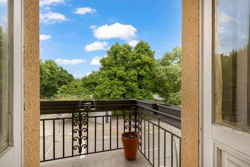 Balkon Straßenseite - 