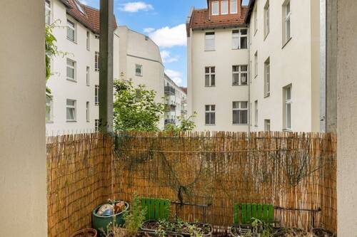 Balkon Hofseite - Etagenwohnung mit 80,00 m&sup2; in Berlin zum Kaufen
