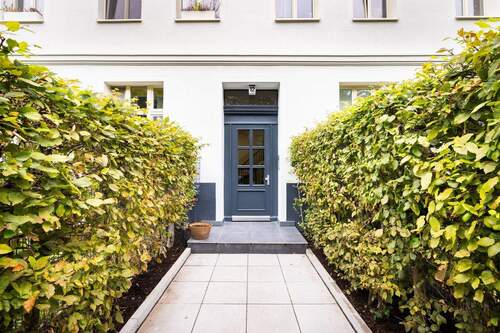 Außenansicht - Haustür - Etagenwohnung mit 77,30 m&sup2; in Hamburg zum Kaufen