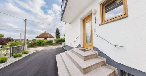 Eingangsbereich - Charmantes Zweifamilienhaus mit großem Garten und viel Potenzial in Pöttmes