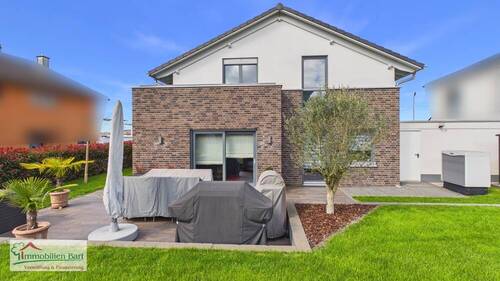 Rasen- und Terrassenfläche - GRENZE LUXEMBURG: NEUWERTIGES A+ WOHNHAUS 4 SCHLAFZ. 2 BÄDER IN TOP WOHNLAGE