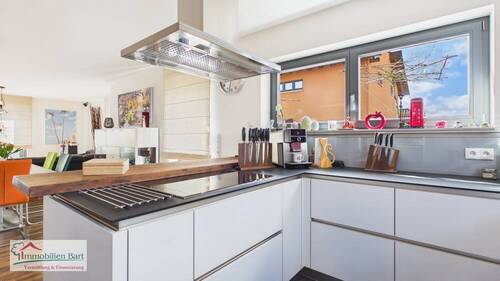 offene Küche mit Zugang zur Terrasse - 