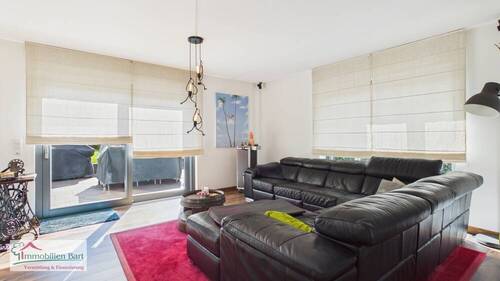 Wohnzimmer mit Zugang zur Terrasse - 