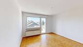 Wohnzimmer mit Parkettboden und Balkon - 2 Zimmer Etagenwohnung zur Miete in Hamm