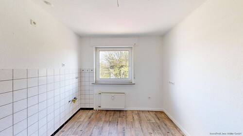 Küche mit Platz für einen kleinen Esstisch - 