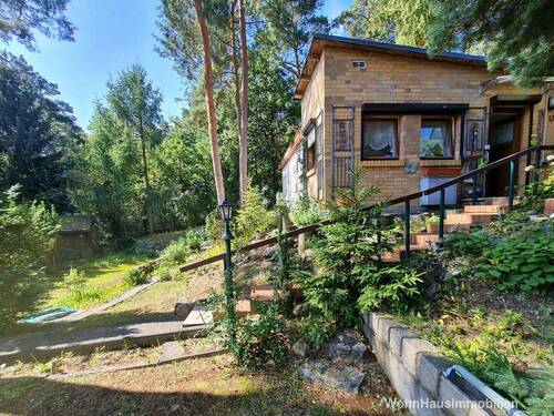 Wald hinter dem Grundstück - Grundstück mit Kleinhaus in idyllischer Lage: 200 m zum See