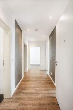 Flur - Sanierte Wohnung inkl. Stellplatz und Einbauküche!