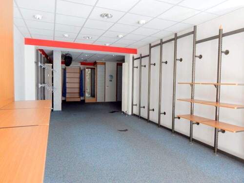 E1422 - (5) - 9 Zimmer Einfamilienhaus in Losheim am See