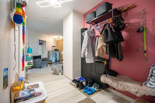 Flur mit Garderobe - Etagenwohnung mit 75,00 m² in Berching zur Miete