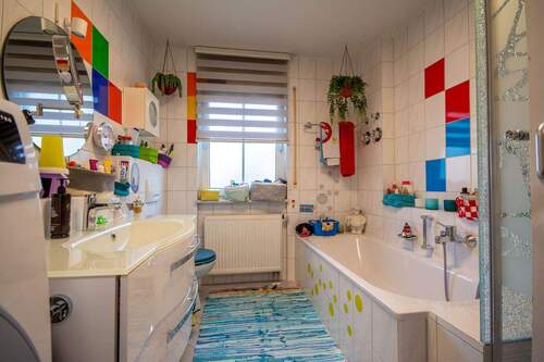 helles und freundliches Bad - 